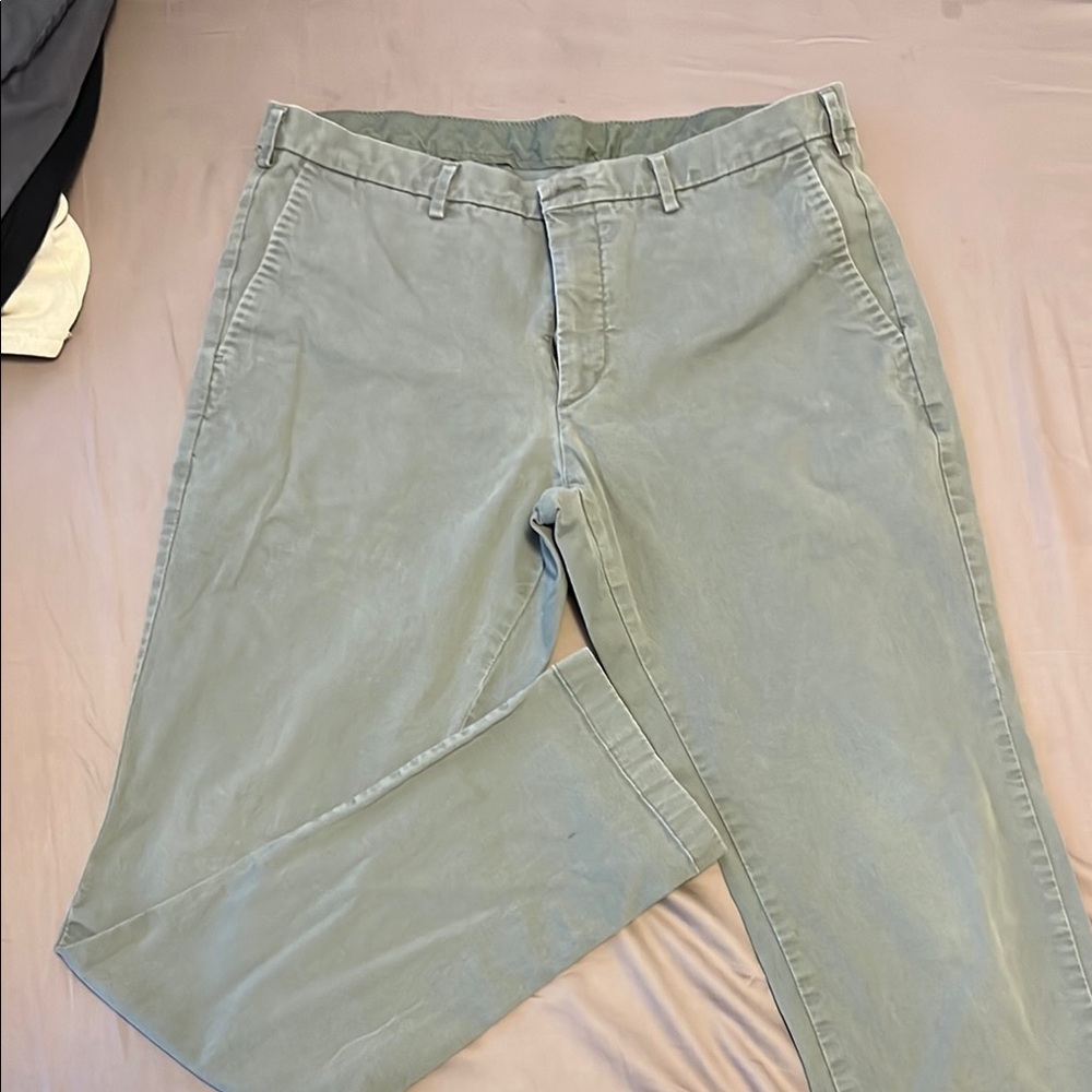 Uniqlo Men's Chinos in Light Gray